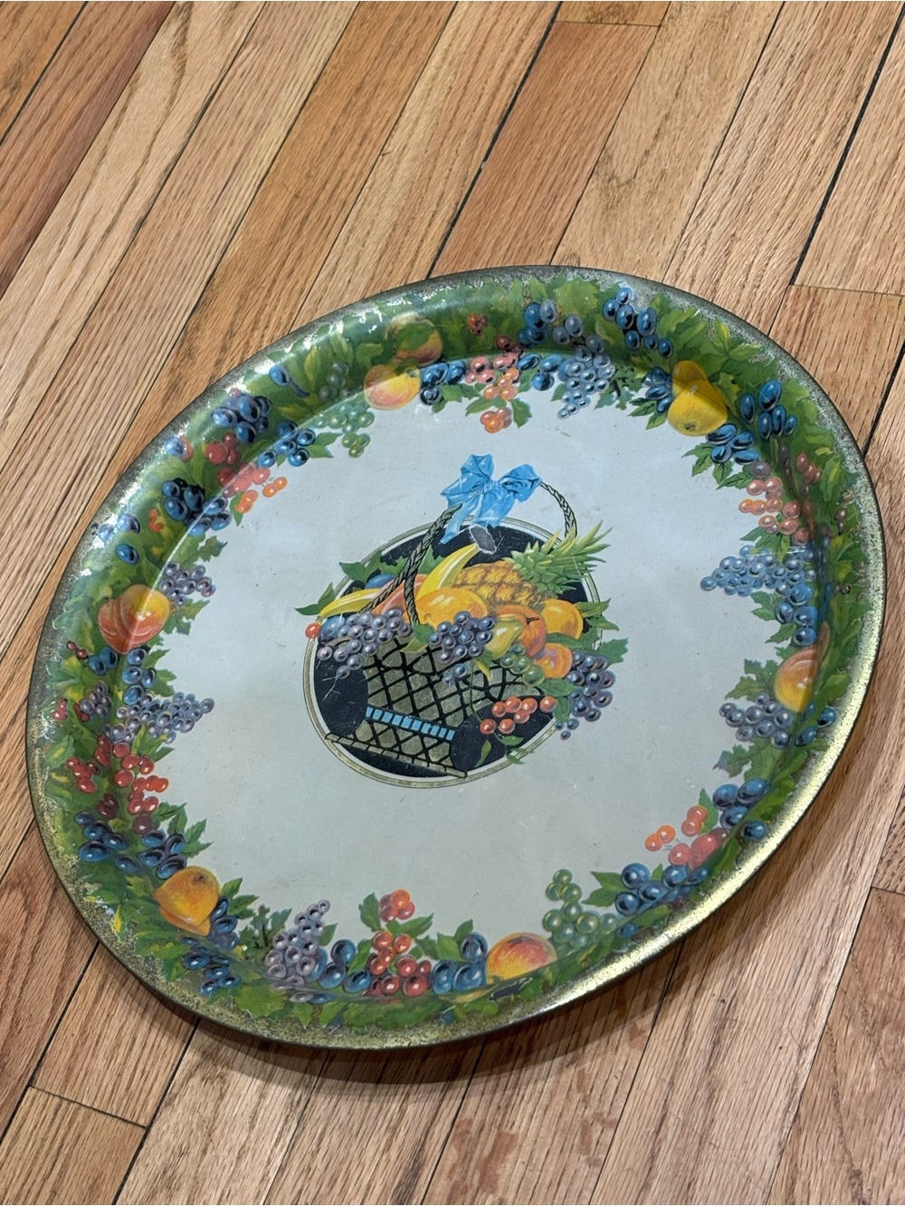 vintage 1970s still life fruit Daher style English metal serving tray featuring